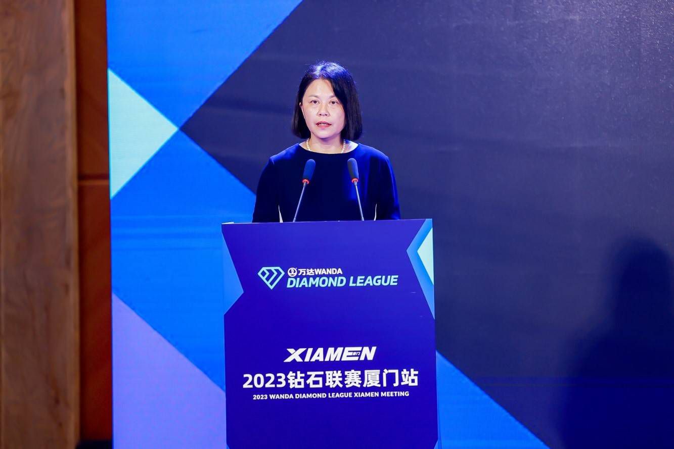 苏安顺惊讶的问：老爷……您之前猜想过她们娘俩会平安无事？是的……苏成峰揉着太阳穴，无力的说道：我本以为，她们娘俩就算被人救走，那么严重的车祸里恐怕也很难幸存，搞不好对方带走的时候，就已经是两具尸体了，可没想到，她们竟然真的能活下来，而且对方还把她们放了回去，这就证明，背后那个神秘人，不仅手眼通天，而且还是站在她们娘俩身边的……苏安顺又问：那……那这个神秘人，会不会跟大少爷以及二少爷的失踪有关系？。